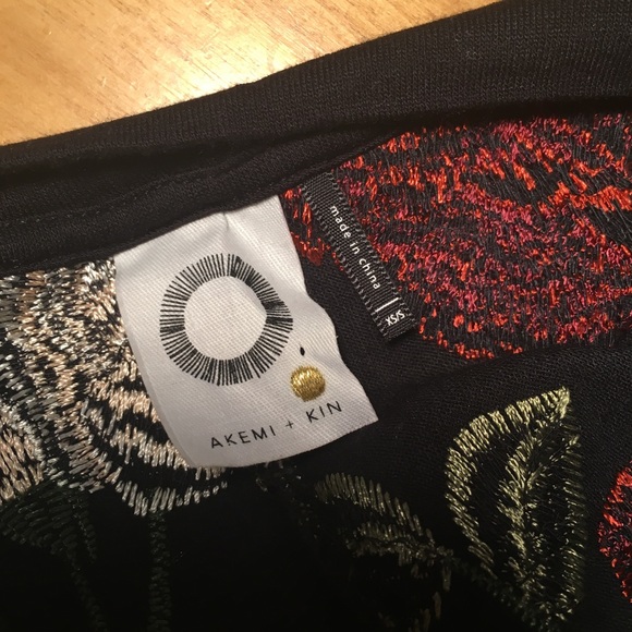 ANTHROPOLOGIE Embroidered Floral Top - Picture 2 of 8